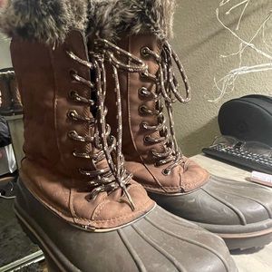 Size 7.5 snow boots